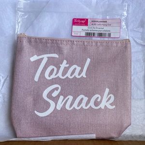 Total Snack pouch NWOT